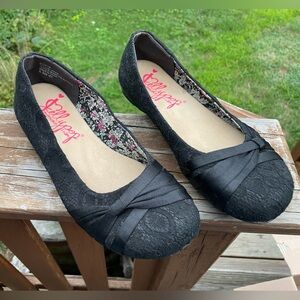 Women’s black lace detail flats memory foam